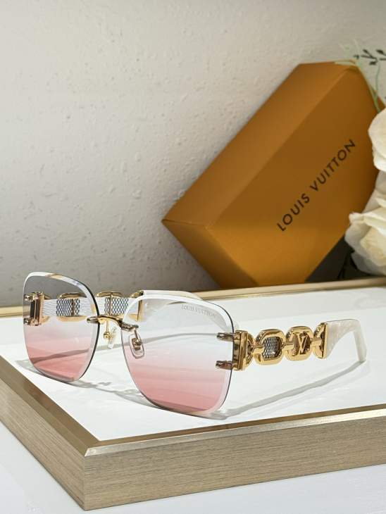 Picture of Louis Vuitton Sunglasses _SKUfw75326415fw